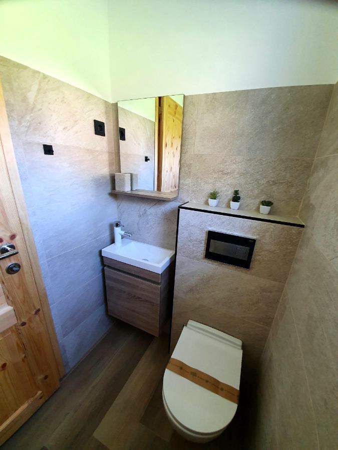 Honey Apartments Zirovnica Buitenkant foto