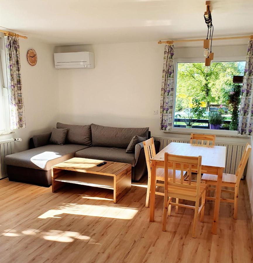 Honey Apartments Zirovnica Buitenkant foto