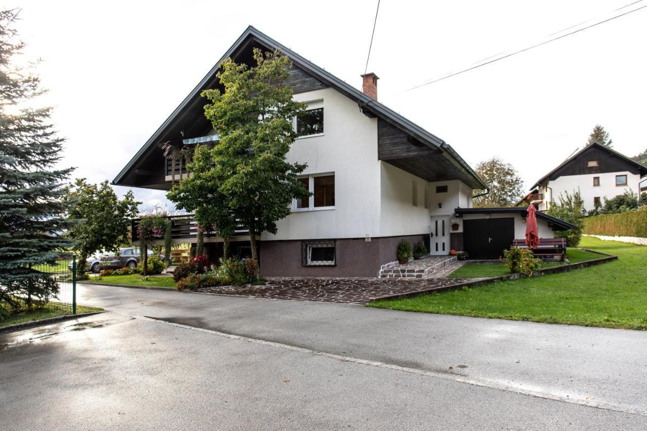 Honey Apartments Zirovnica Buitenkant foto